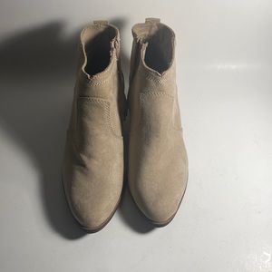 Womens boots size 6